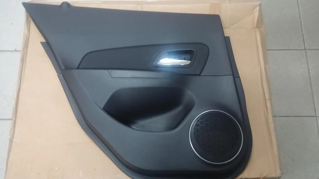 Chevrolet Cruze HB Sol Arka Kapı Döşemesi (Siyah) Orjinal GM